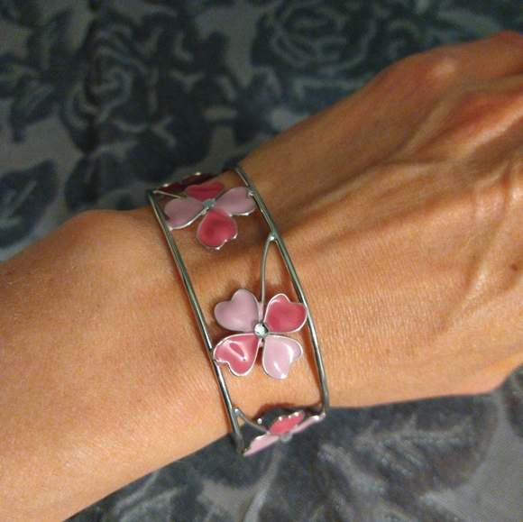 Floral pink and silver wire cuff bracelet - Picture 9 of 16